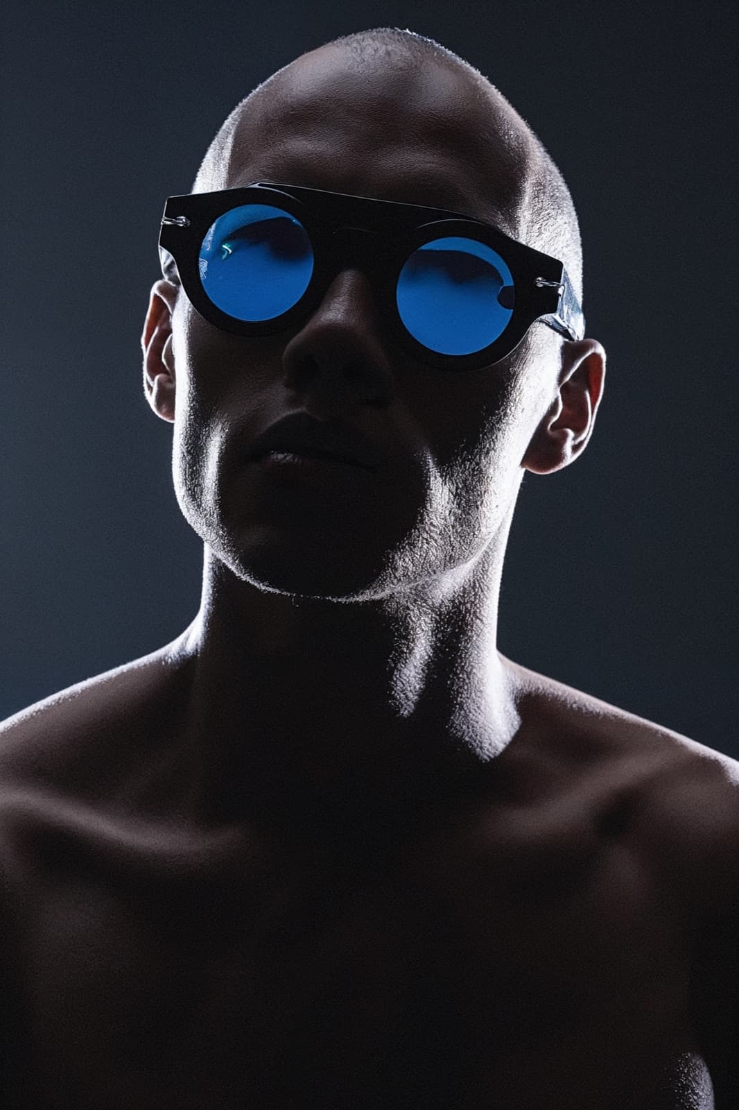 BLIND Retro Round — silhueta editorial